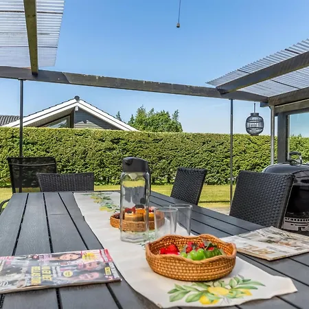 Anabel - 600m From The Sea By Interhome *